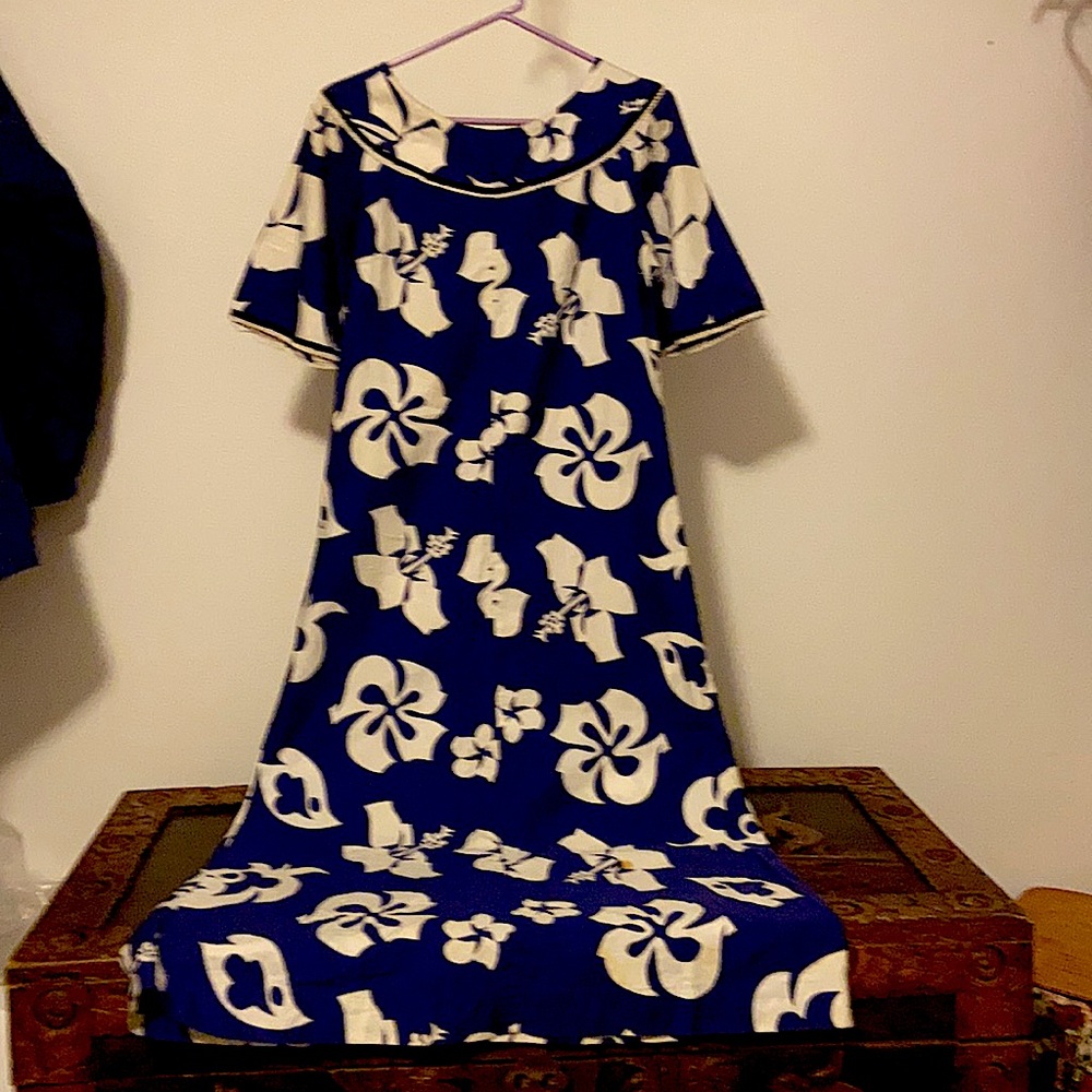 Vintage Hawaiian Muumuu - Picture 1 of 9
